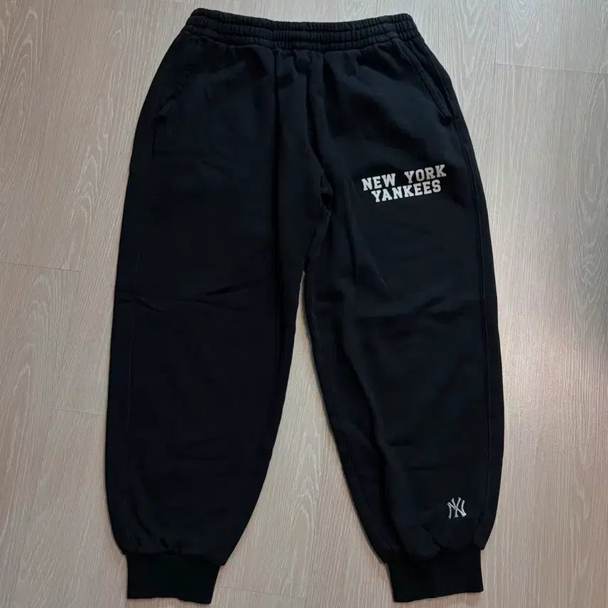 [SOLD OUT] (옷장정리)MLB 뉴욕 양키스 검정 트레이닝 바지 m