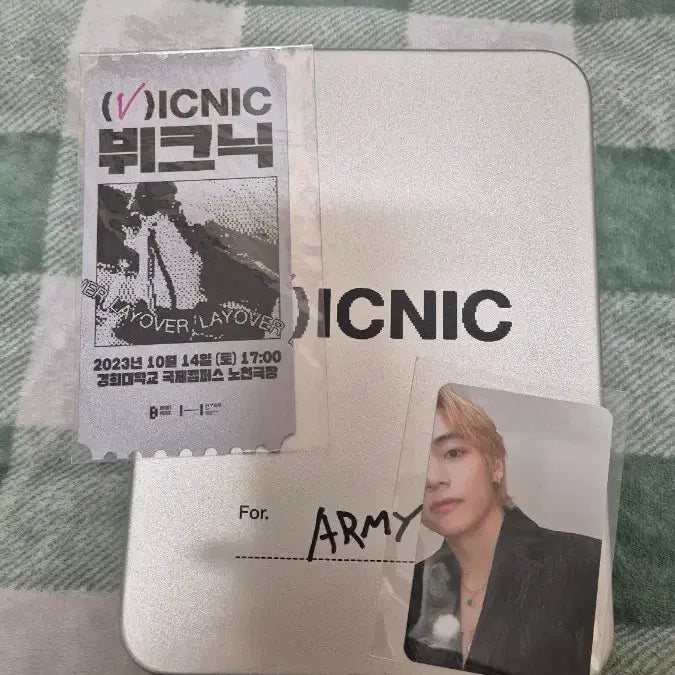 [BUNJANG] BTS V [BE Picnic] Fanmeeting Bundle Set / 방탄 뷔 비크닉 팬미팅 포카 + 티켓 + 틴케이스