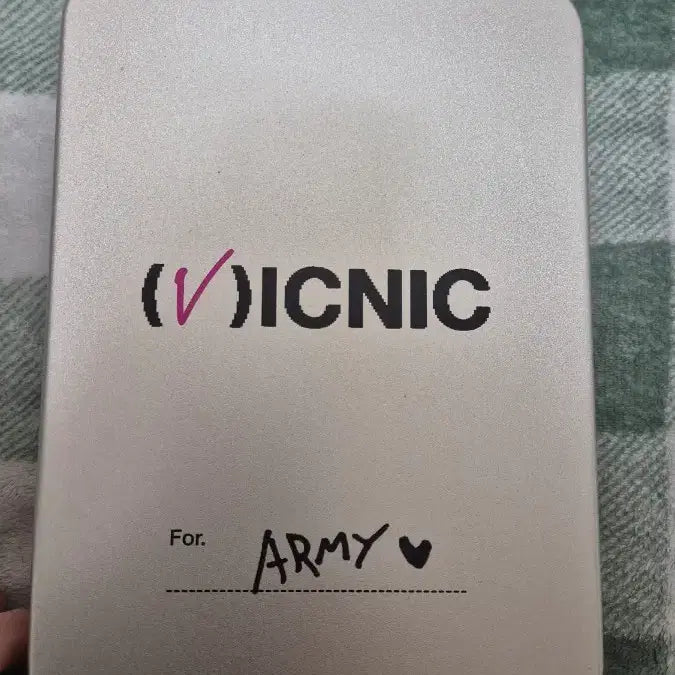 [BUNJANG] BTS V [BE Picnic] Fanmeeting Bundle Set / 방탄 뷔 비크닉 팬미팅 포카 + 티켓 + 틴케이스