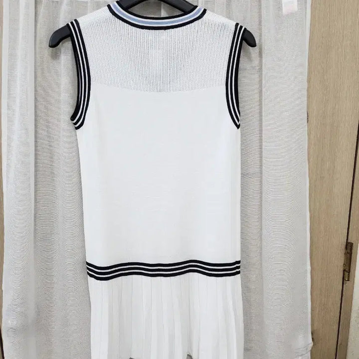 [BUNJANG] HALEY White Knit Pleated Sleeveless Dress / HALEY 화이트 니트 플리츠 민소매 원피스