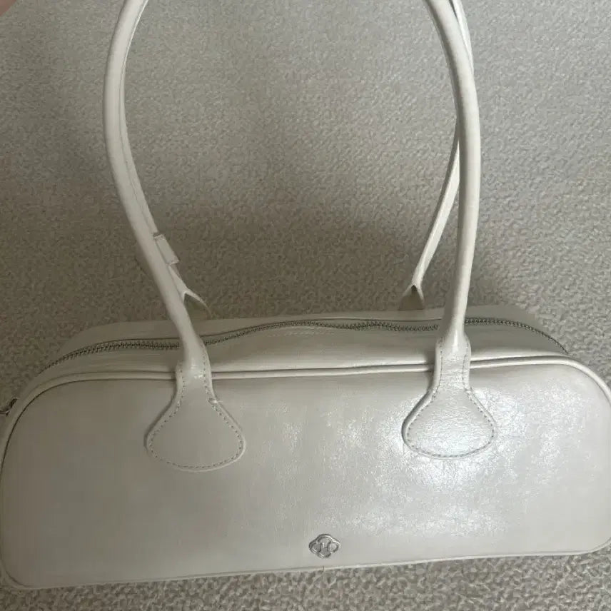 [BUNJANG] Heeri Ivory Baguette Bag / 히어리 바게트백 아이보리