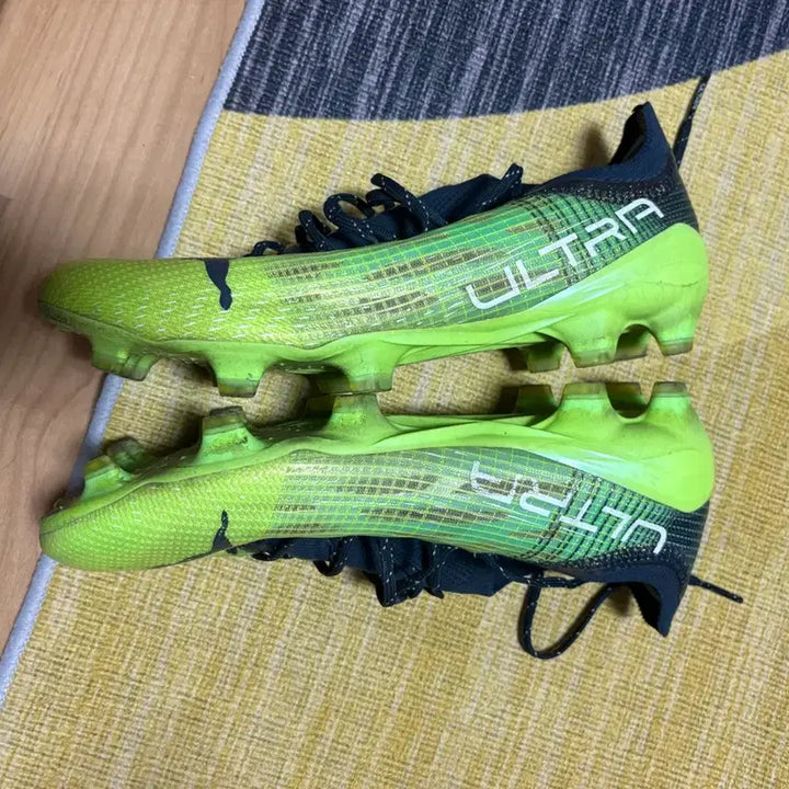 [BUNJANG] Puma Ultra 1.3 FG/AG Underlight Soccer Cleats / 푸마 울트라 1.3 FG/AG 언더라이트 초경량 축구화 축구 풋살