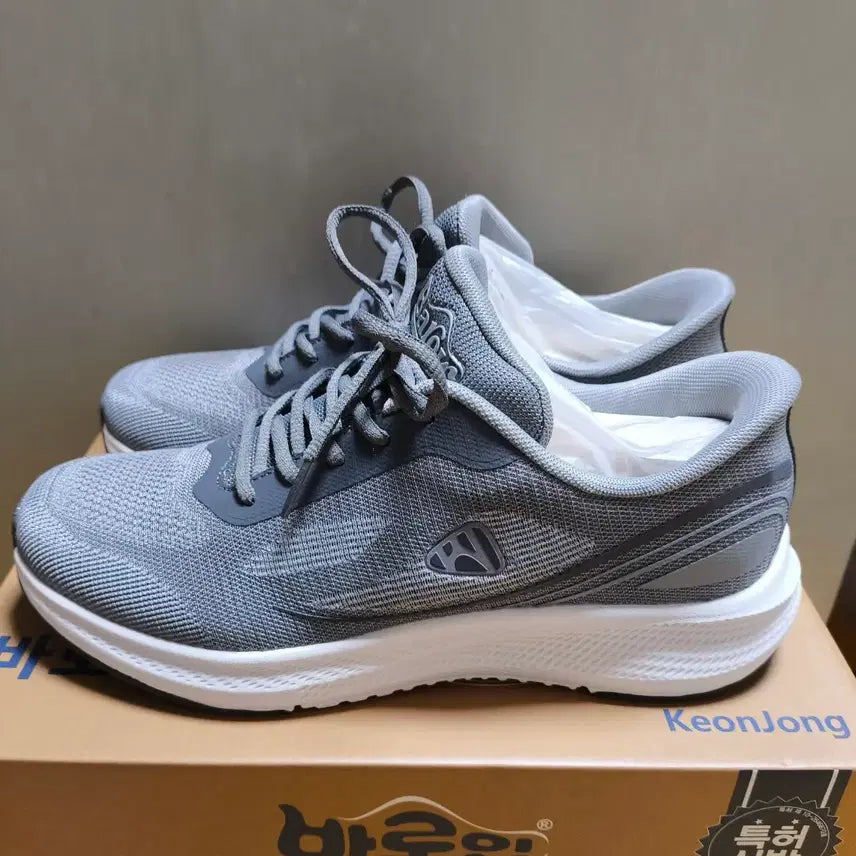 [SOLD OUT] (새상품)260 남성 경량 런닝화 신기 편한 특허 운동화 프로월드컵
