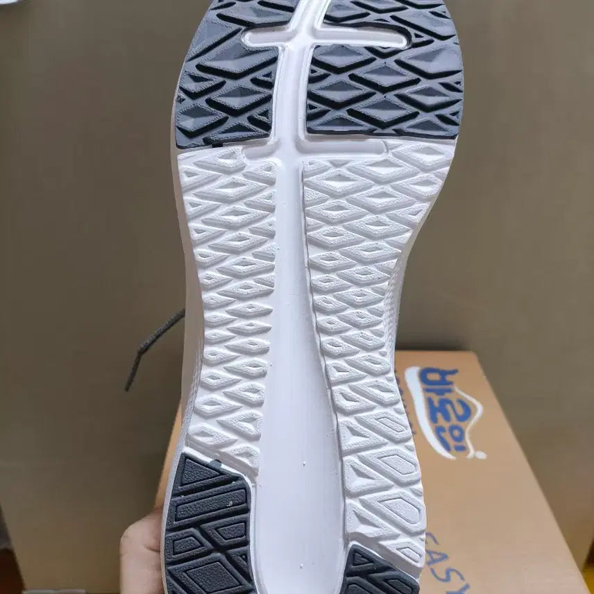 [SOLD OUT] (새상품)260 남성 경량 런닝화 신기 편한 특허 운동화 프로월드컵