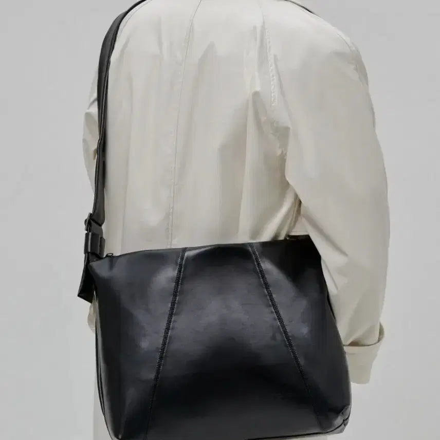 [BUNJANG] Dope Jason Cowhide Crossbody Bag / 도프제이슨 카우하이드 크로스백