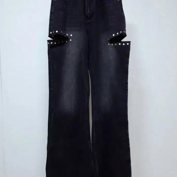 [SOLD OUT] 새상품 컷아웃 세미 와이드부츠컷 데님