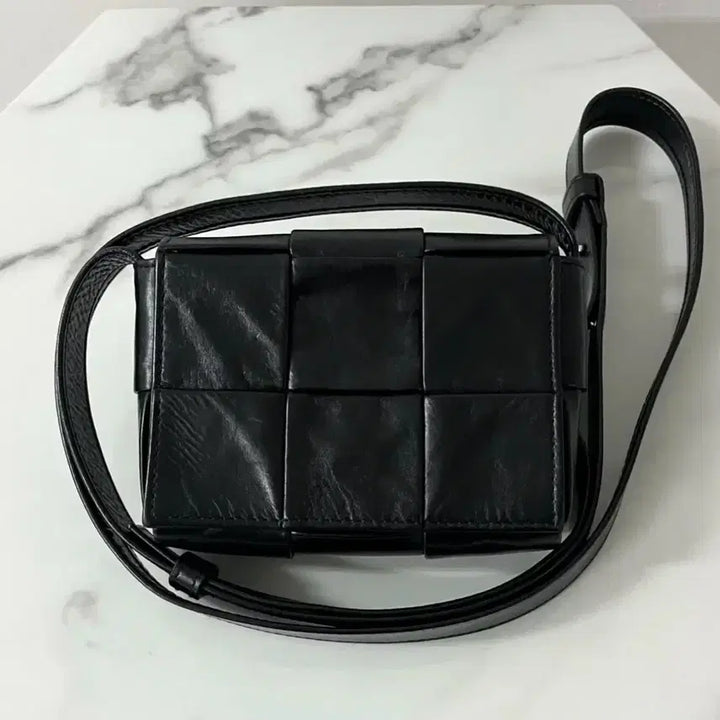 [BUNJANG] Bottega Veneta Cassette Mini Black Leather Crossbody Bag / 보테가베네타 카세트백 미니 블랙 레더 크로스백