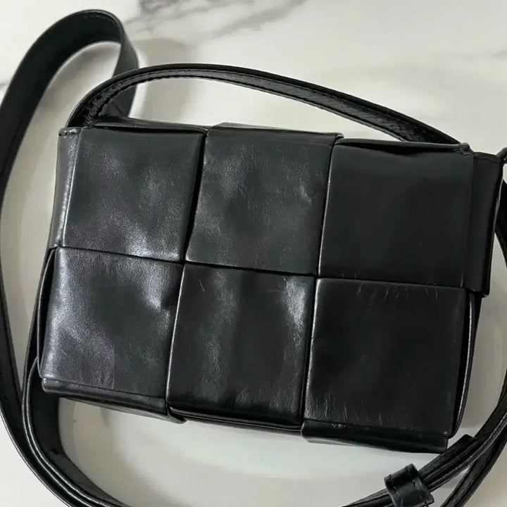 [BUNJANG] Bottega Veneta Cassette Mini Black Leather Crossbody Bag / 보테가베네타 카세트백 미니 블랙 레더 크로스백