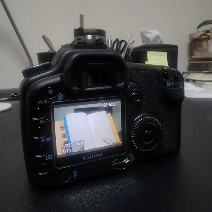 [BUNJANG] Canon EOS 30D DSLR Camera with Vertical Grip / 캐논 EOS 30D DSLR 중급기 + 세로그립