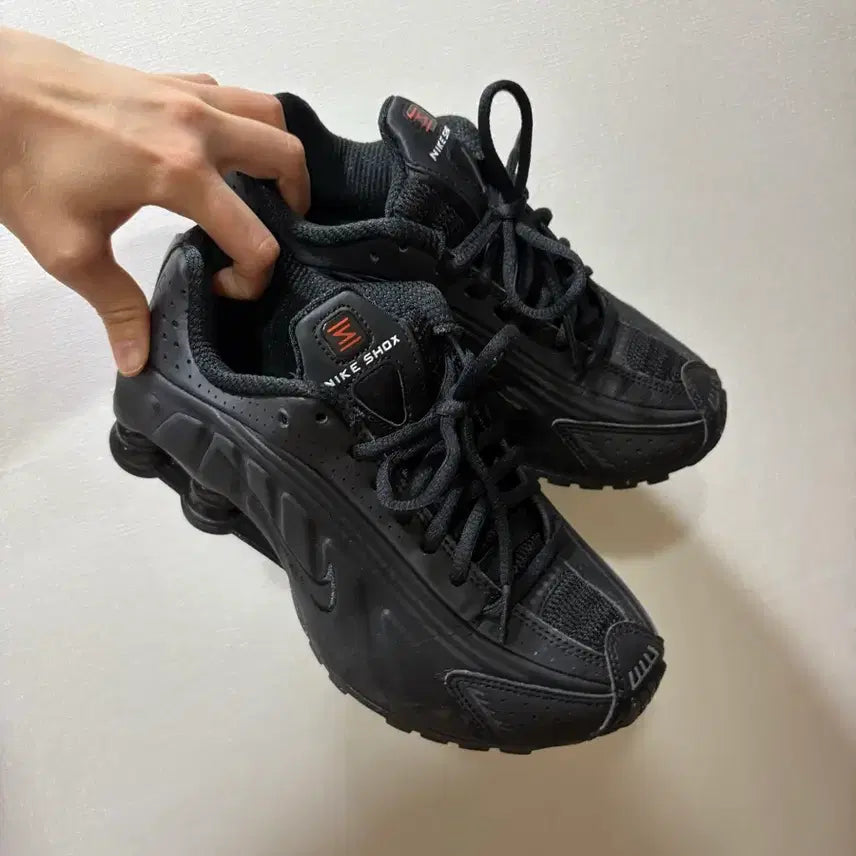 [BUNJANG] Nike Shox R4 Black Running Shoes (225mm) / 나이키 샥스R4 225