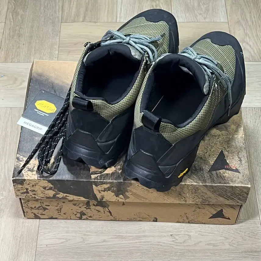 [SOLD OUT] ROA 로아 카타리나 하이킹 올리브블랙 41