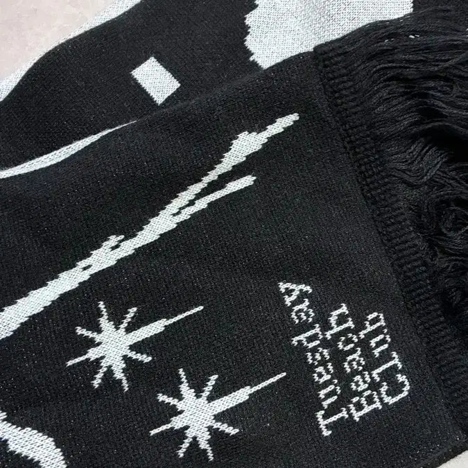 [SOLD OUT] TBC 튜즈데이비치클럽 머플러 슬로건 미사용품 판매합니다 (튜비클)