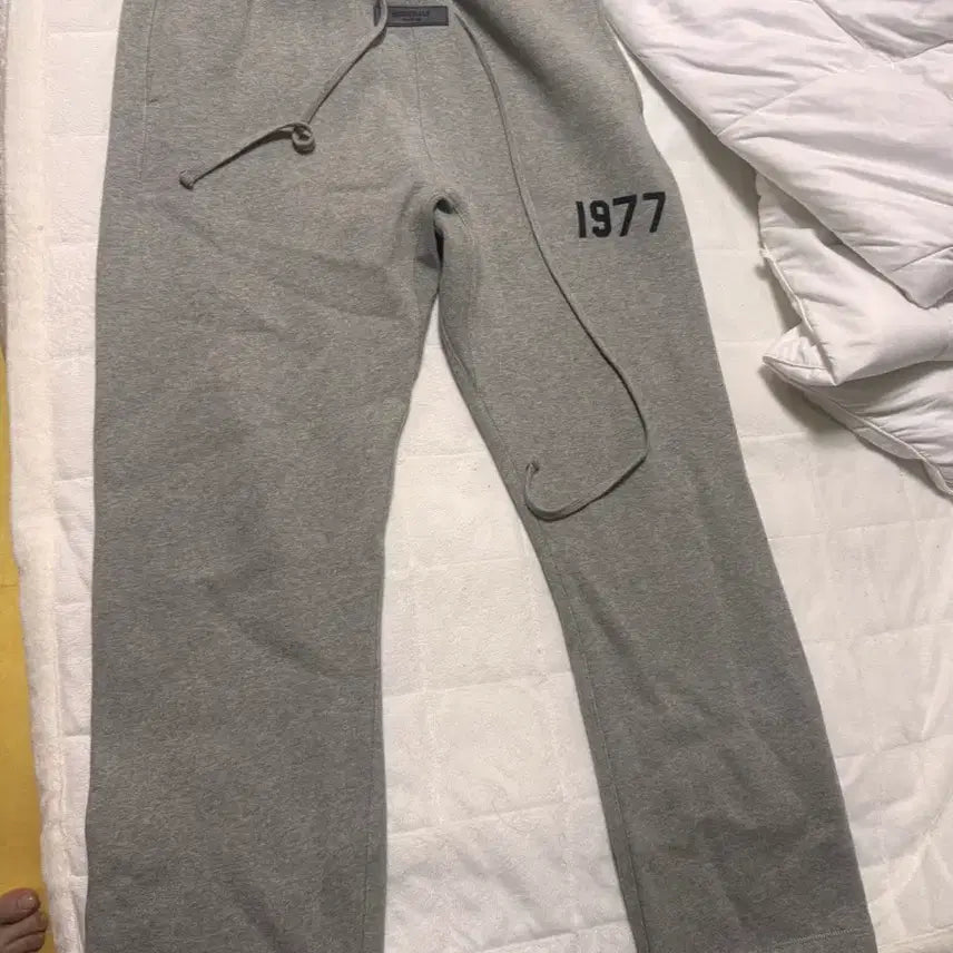 [BUNJANG] Fear of God Essentials 1977 Relaxed Sweatpants / 피어오브갓 에센셜 1977 릴렉스드 스웻팬츠