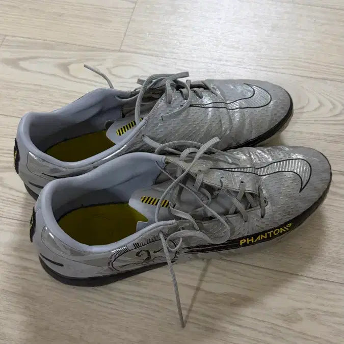 [BUNJANG] Nike Phantom Scorpion Futsal Shoes - Silver, Size 43 / 나이키 팬텀 스콜피온 풋살화 43사이즈