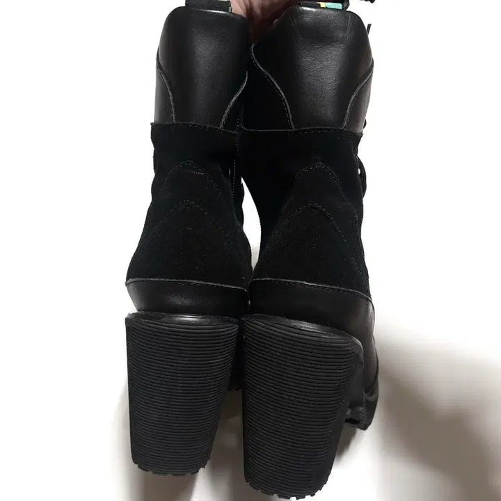 [SOLD OUT] SCB 슈콤마보니x럭키슈에뜨 콜라보 레이스업 청키힐 가보시부츠 240