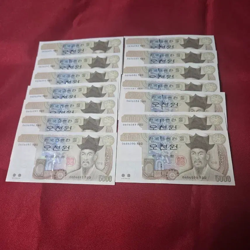 [BUNJANG] 14 Unused Consecutive 4th Series 5,000 KRW Banknotes / 4차오천원 미사용 14장모두 연번 장당9000원입니다