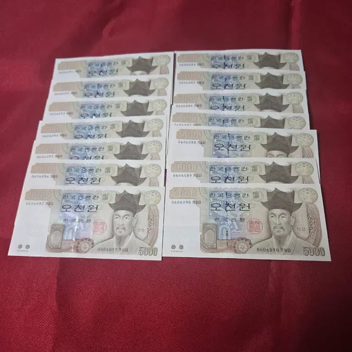 [BUNJANG] 14 Unused Consecutive 4th Series 5,000 KRW Banknotes / 4차오천원 미사용 14장모두 연번 장당9000원입니다