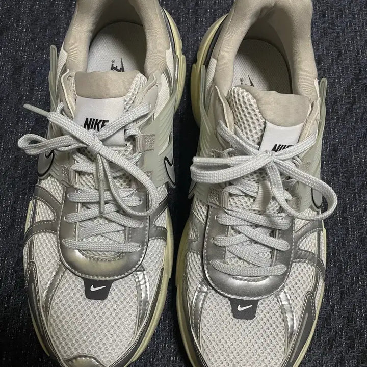 [BUNJANG] Nike V2K Run Summit White 270 / 나이키v2k런 서밋 화이트 270 새상품급 판매