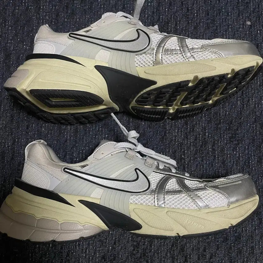 [BUNJANG] Nike V2K Run Summit White 270 / 나이키v2k런 서밋 화이트 270 새상품급 판매