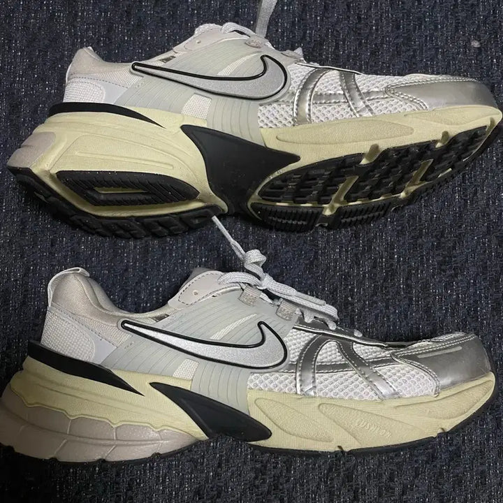 [BUNJANG] Nike V2K Run Summit White 270 / 나이키v2k런 서밋 화이트 270 새상품급 판매