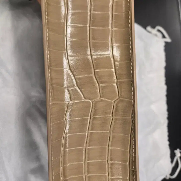 [BUNJANG] Natural Leather Beige Crocodile Pattern Tote Shoulder Bag / 천연가죽 베이지 악어패턴  토트 숄더백 새제품