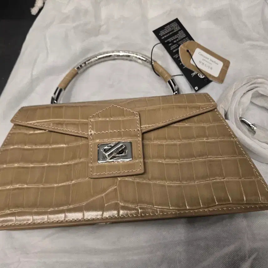 [BUNJANG] Natural Leather Beige Crocodile Pattern Tote Shoulder Bag / 천연가죽 베이지 악어패턴  토트 숄더백 새제품