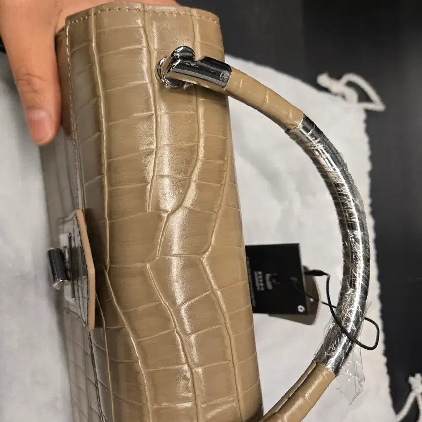 [BUNJANG] Natural Leather Beige Crocodile Pattern Tote Shoulder Bag / 천연가죽 베이지 악어패턴  토트 숄더백 새제품