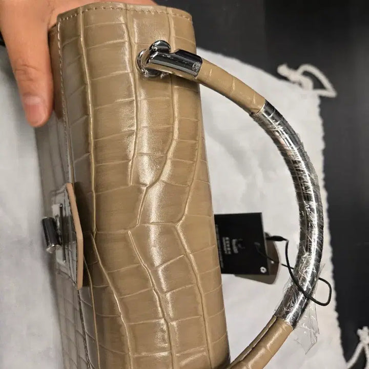 [BUNJANG] Natural Leather Beige Crocodile Pattern Tote Shoulder Bag / 천연가죽 베이지 악어패턴  토트 숄더백 새제품