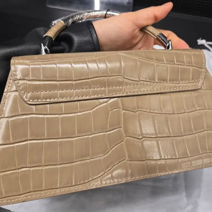 [BUNJANG] Natural Leather Beige Crocodile Pattern Tote Shoulder Bag / 천연가죽 베이지 악어패턴  토트 숄더백 새제품