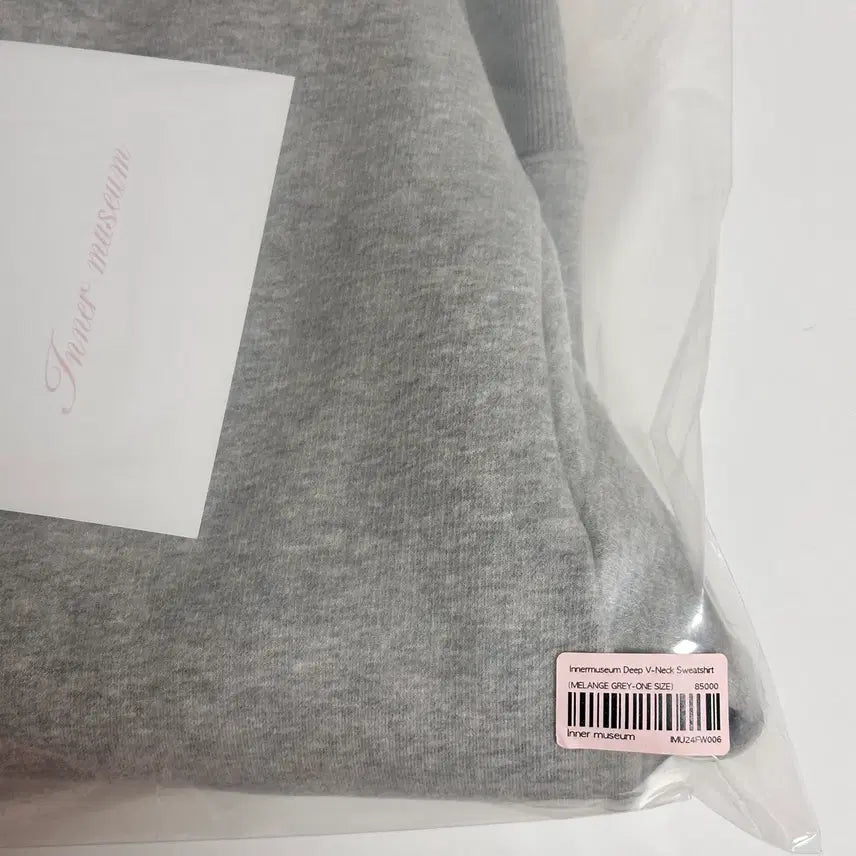 [BUNJANG] Inner Museum Lettering Deep V-Neck Sweatshirt Melange Gray / 이너뮤지엄 레터링 딥 브이넥 스웻셔츠 멜란지그레이 양기모