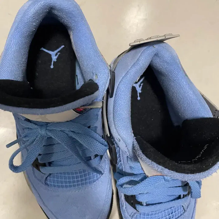 [BUNJANG] Nike Jordan 4 University Blue Sneakers / 235) 조던4 유니버시티 블루 크림