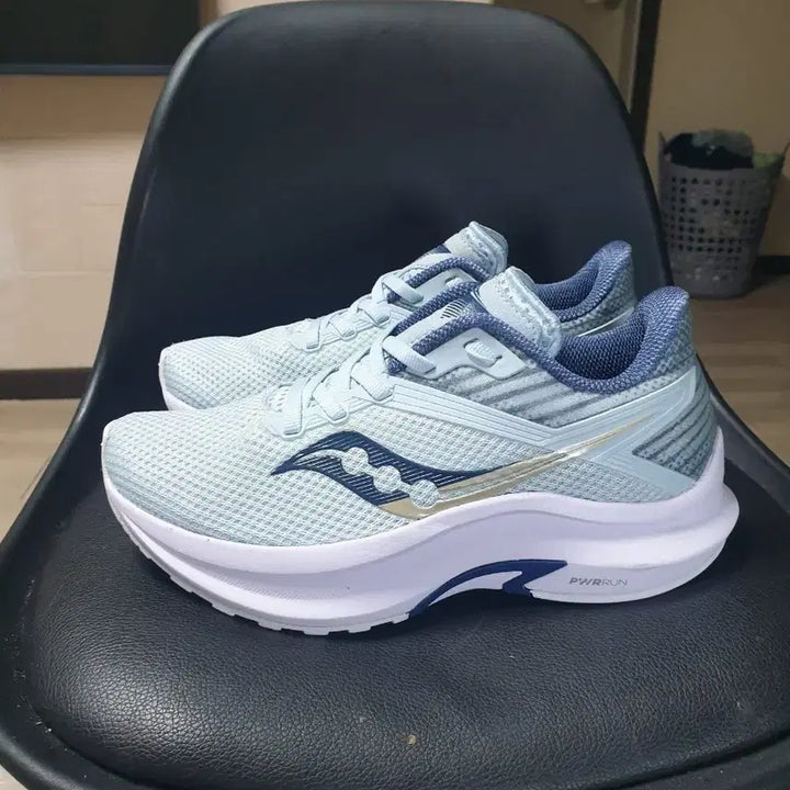 [BUNJANG] Saucony Sky Blue Sneakers 235 / Saucony Saucony 운동화 하늘색 235
