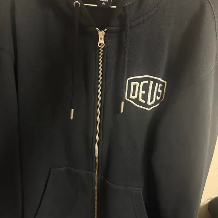 [BUNJANG] Deus Hooded Zip-up Black M / 데우스 후드집업 블랙 M