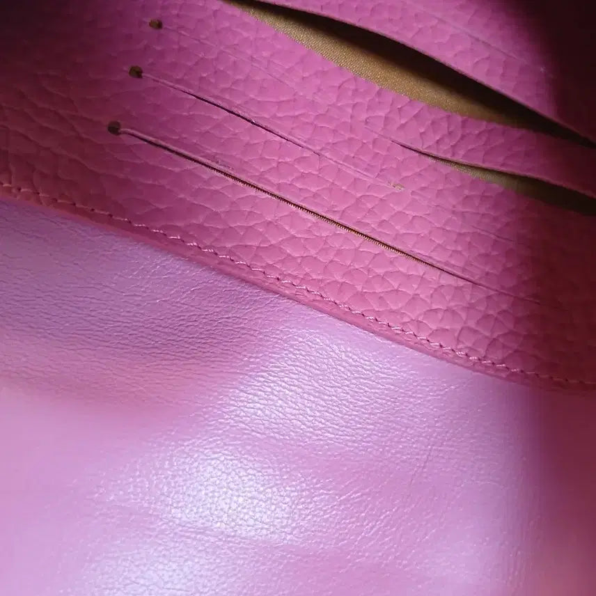 [BUNJANG] Hardy Tresor Hot Pink Skinny Passport Wallet / 하디트레졸 핫핑크 스키니 여권지갑