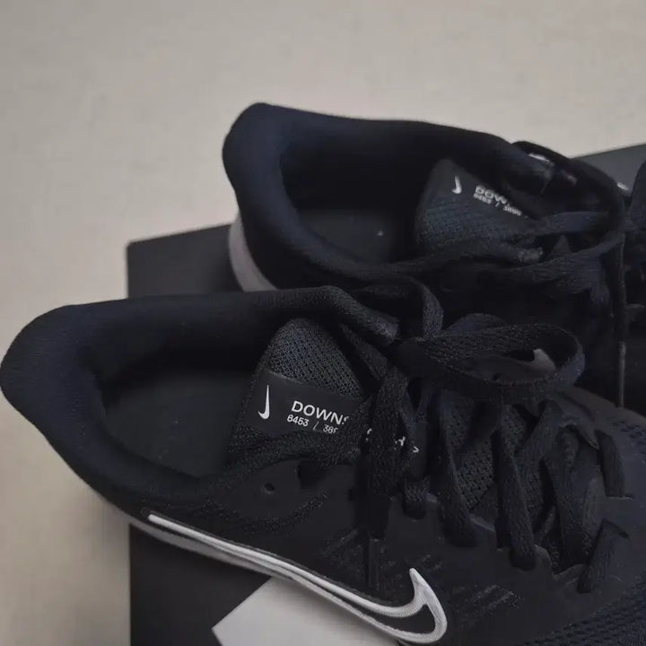 [BUNJANG] Nike Downshifter 11 Running Shoes (Size 265) / 나이키 가벼운 러닝화 운동화 265 사이즈