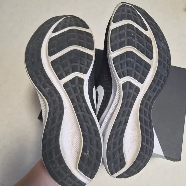 [BUNJANG] Nike Downshifter 11 Running Shoes (Size 265) / 나이키 가벼운 러닝화 운동화 265 사이즈