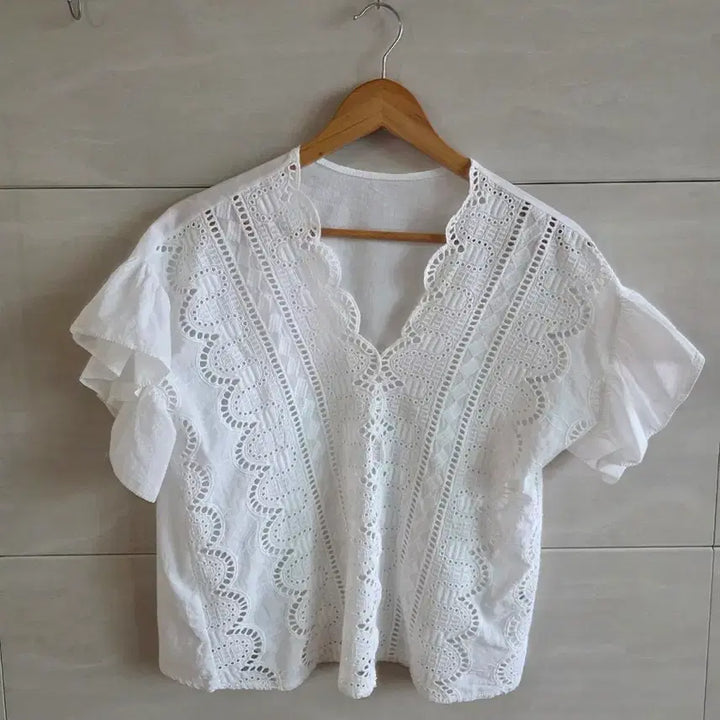 [BUNJANG] White Eyelet Blouse Short Sleeve Lace Punching / 화이트 아일렛 블라우스 반팔 레이스 펀칭