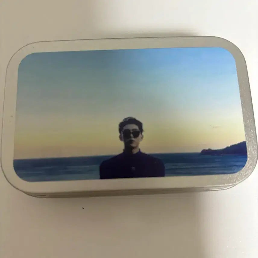 [BUNJANG] Choi Hyun Wook Tin Case &amp; Sticker Set / 최현욱 틴케이스+스티커
