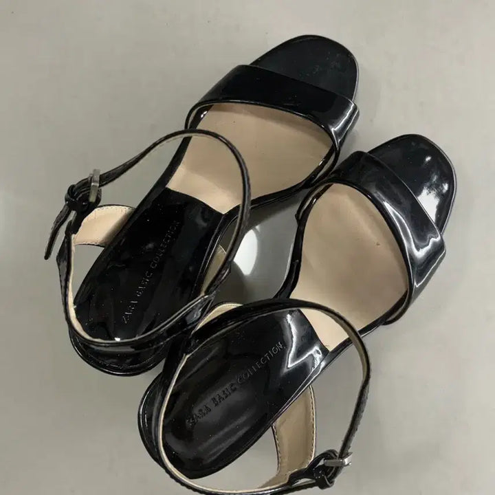 [BUNJANG] Black Enamel Heel Sandals / 블랙 에나멜 힐 샌들