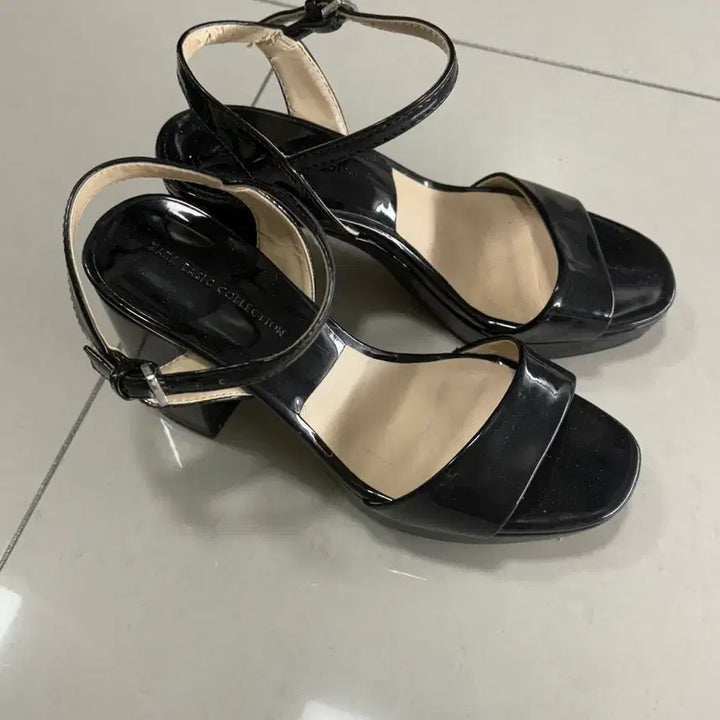 [BUNJANG] Black Enamel Heel Sandals / 블랙 에나멜 힐 샌들