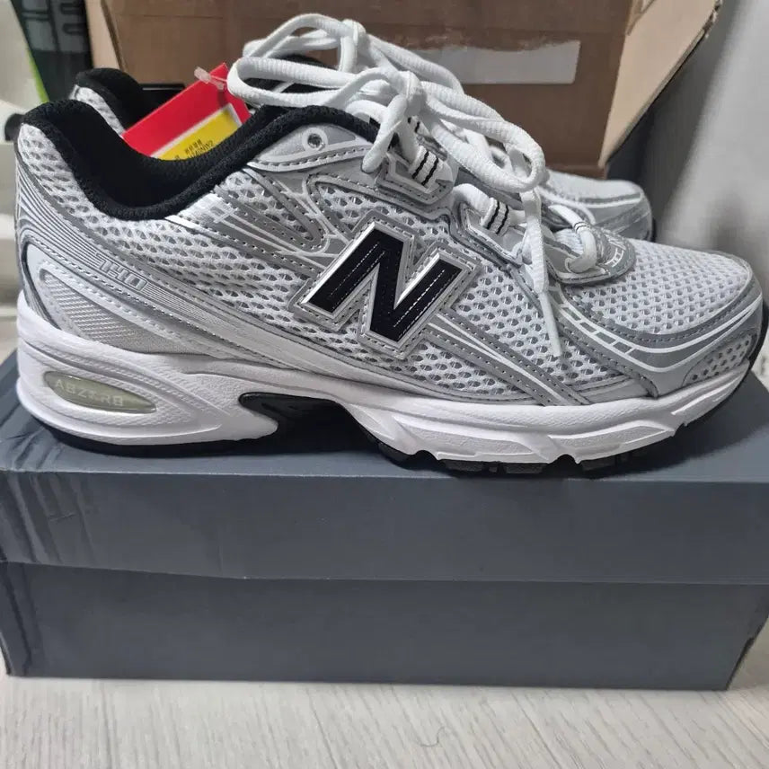 [BUNJANG] New Balance U740NW2 Sneakers (235mm) / 새상품)뉴발란스 U740NW2 235