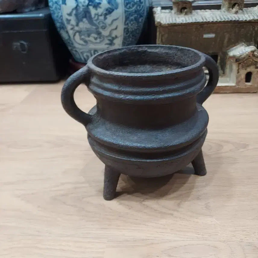 [BUNJANG] Antique Iron Tripod Brazier / 무쇠 3족 화로