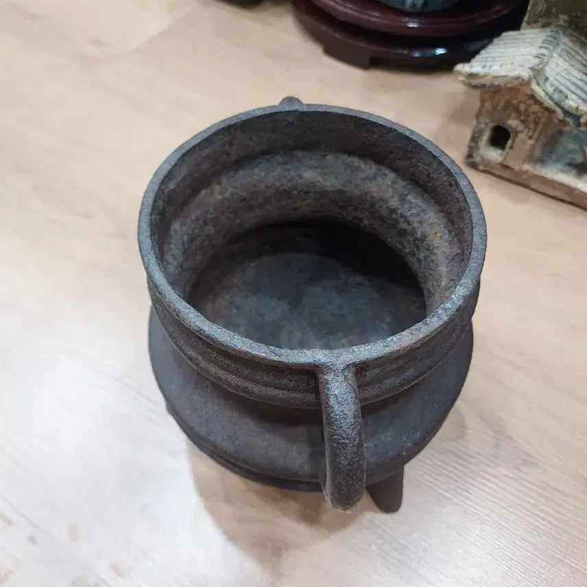 [BUNJANG] Antique Iron Tripod Brazier / 무쇠 3족 화로
