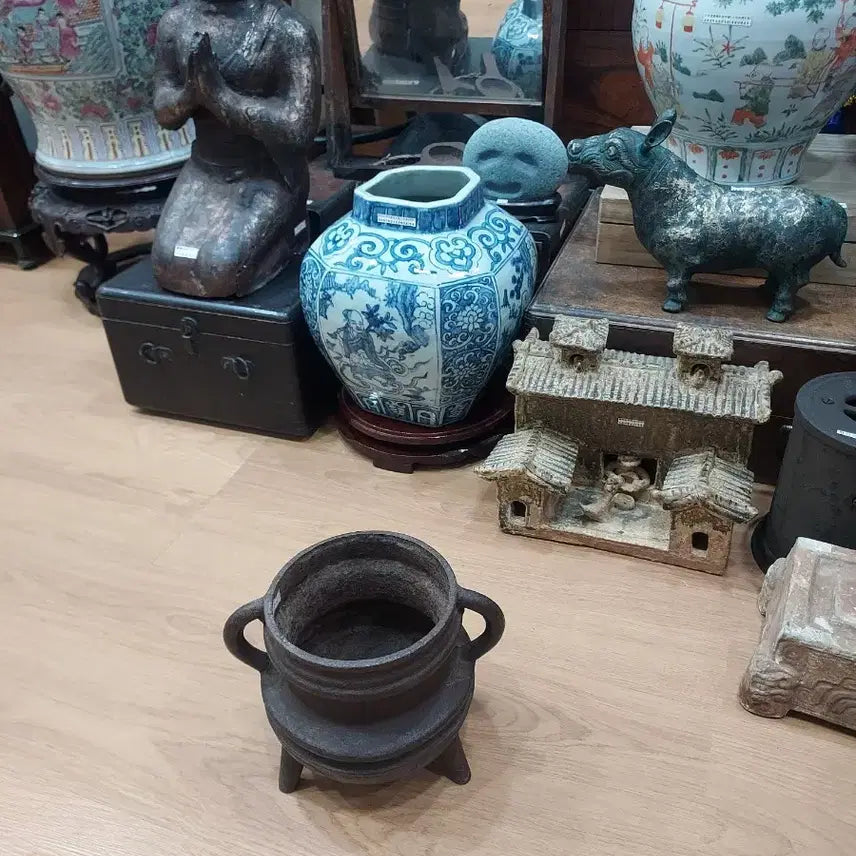 [BUNJANG] Antique Iron Tripod Brazier / 무쇠 3족 화로