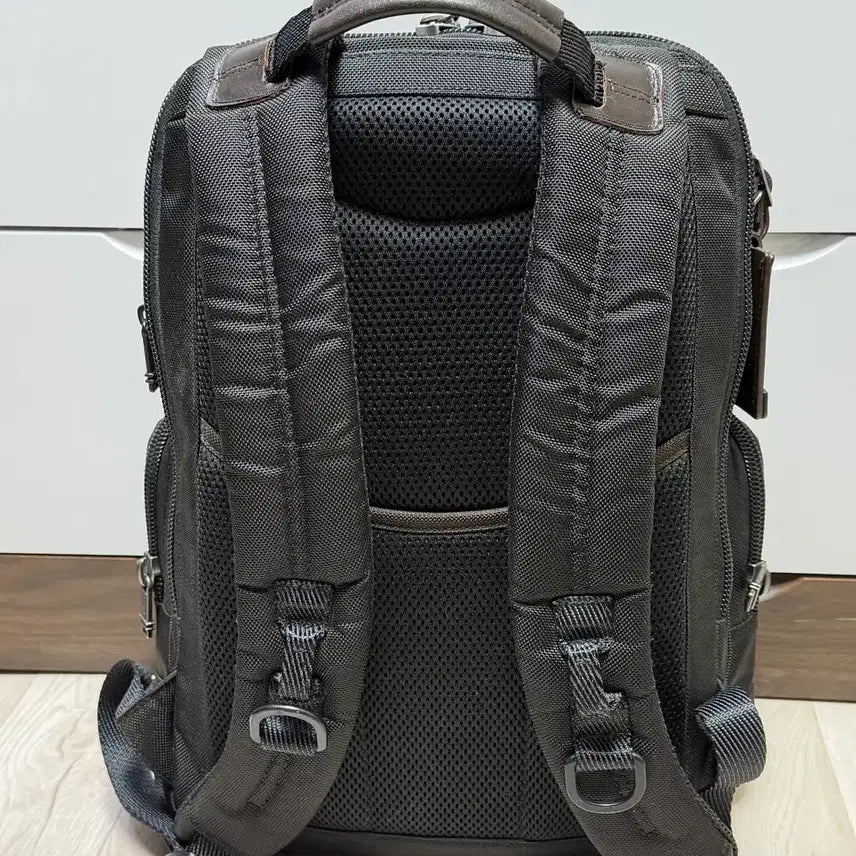 [BUNJANG] Tumi Alpha Bravo Knox Backpack / 투미 알파 브라보 녹스 백팩 (확장형)입니다