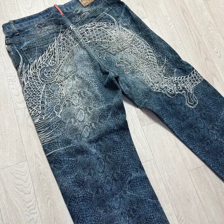 [BUNJANG] Karakuri Tamashii Vampi Dragon Embroidered Denim Pants / 카라쿠리 타마시 뱀피 용자수 데님팬츠