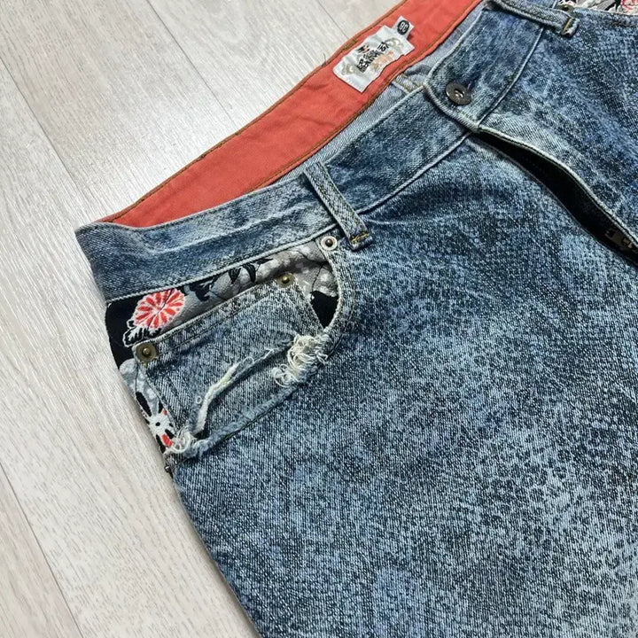 [BUNJANG] Karakuri Tamashii Vampi Dragon Embroidered Denim Pants / 카라쿠리 타마시 뱀피 용자수 데님팬츠