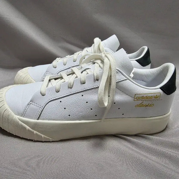 [BUNJANG] Adidas Everlin Classic Sneakers / 아디다스 에버린 클래식 스니커즈 [255mm]
