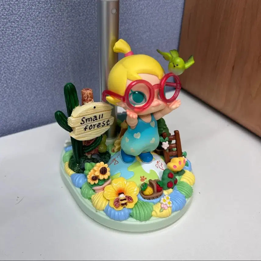 [BUNJANG] Pop Mart Baby Molly Figure Mobile Phone Stand / 정품 팝마트 베이비몰리 피규어로 만드 휴대폰 거치대