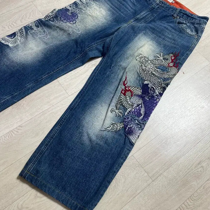 [BUNJANG] Karakuri Tamashii Dragon and Carp Embroidered Denim Pants / 카라쿠리 타마시 용, 잉어 자수 데님팬츠